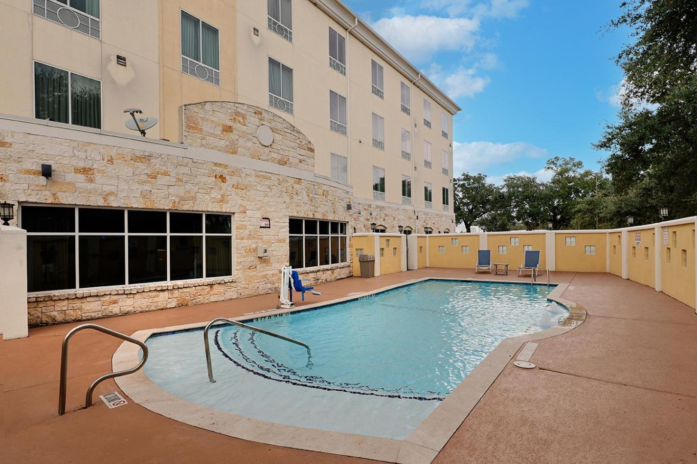 Holiday Inn Express & Suites Houston Northwest-Brookhollow By Ihg Exterior foto